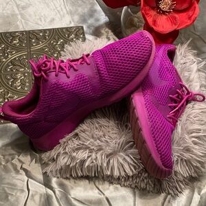 🌹Nike Women's Fuchsia Running Sneakers